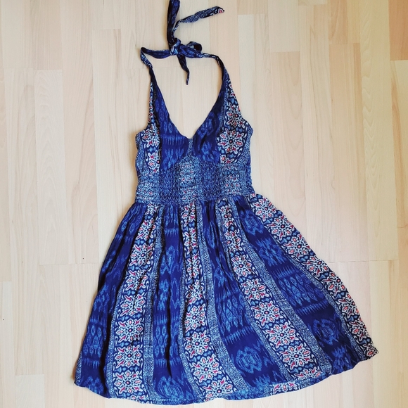 Hollister | Halter Print Midi Dress - Picture 2 of 8